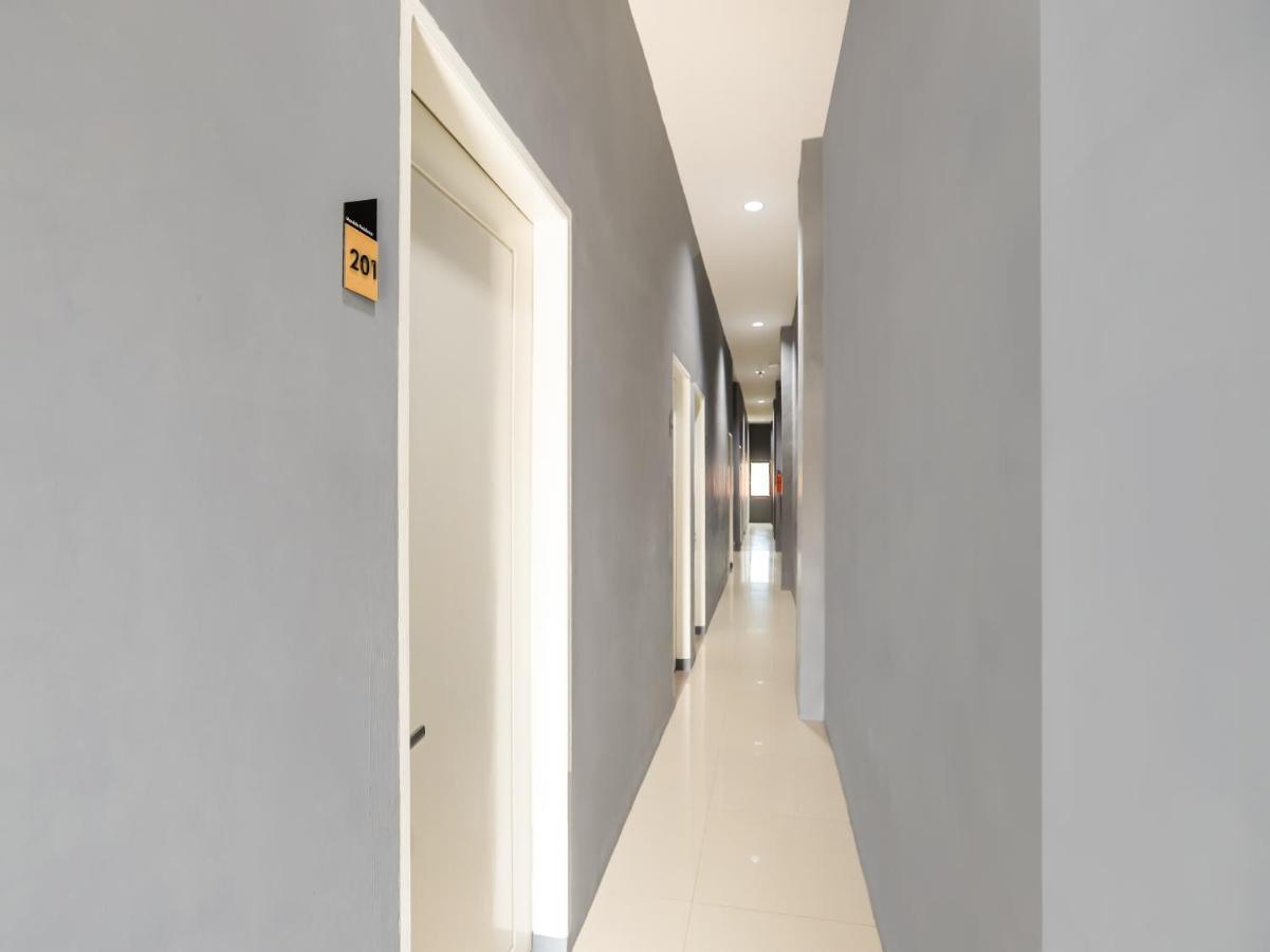 Oyo 3492 Mandala Residence Medan Luaran gambar