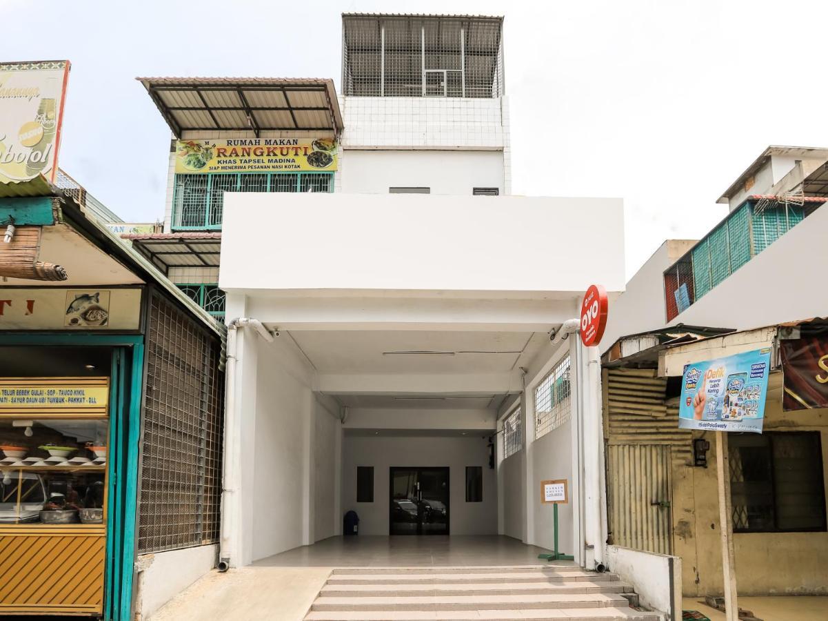 Oyo 3492 Mandala Residence Medan Luaran gambar