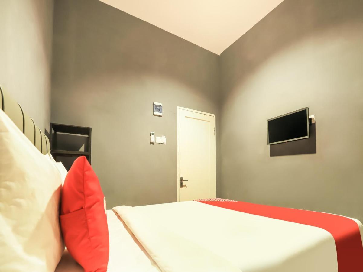 Oyo 3492 Mandala Residence Medan Luaran gambar